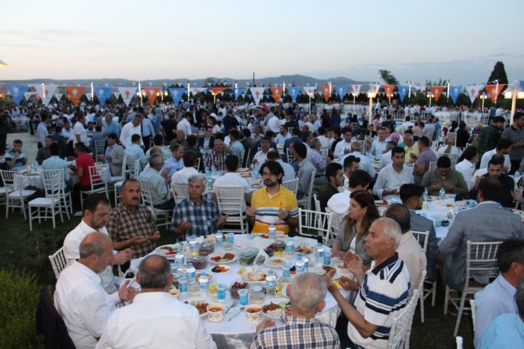 Manisa Ak Parti İftar Sofrasında Buluştu