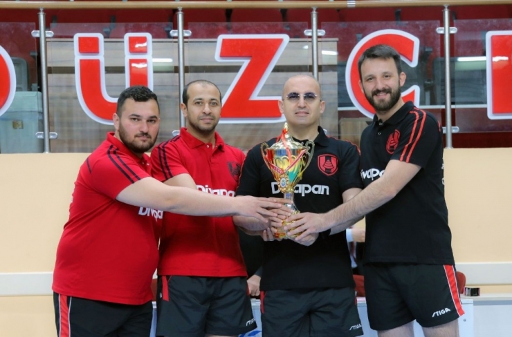 Divapan Şampiyonluğu Yıllardır Bırakmıyor