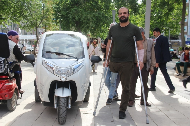 Bir Bacağını Kaybeden Kanser Hastası Sosyal Medya Kampanyasıyla Araca Kavuştu