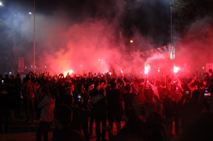 Şampiyonluk Kutlaması Kavgaya Dönüştü