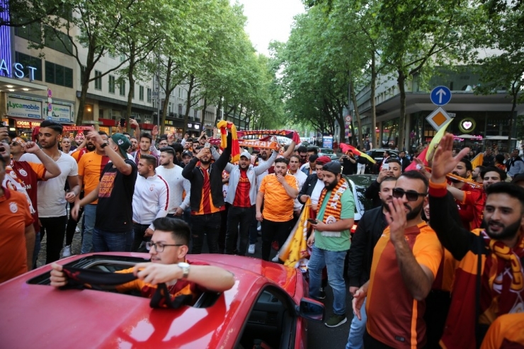 Köln’de Şampiyonluk Kutlamaları