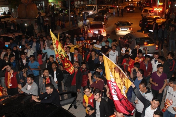 Galatasaray’ın Şampiyonluğu Kırşehir’de Taraftarları Sokağa Döktü