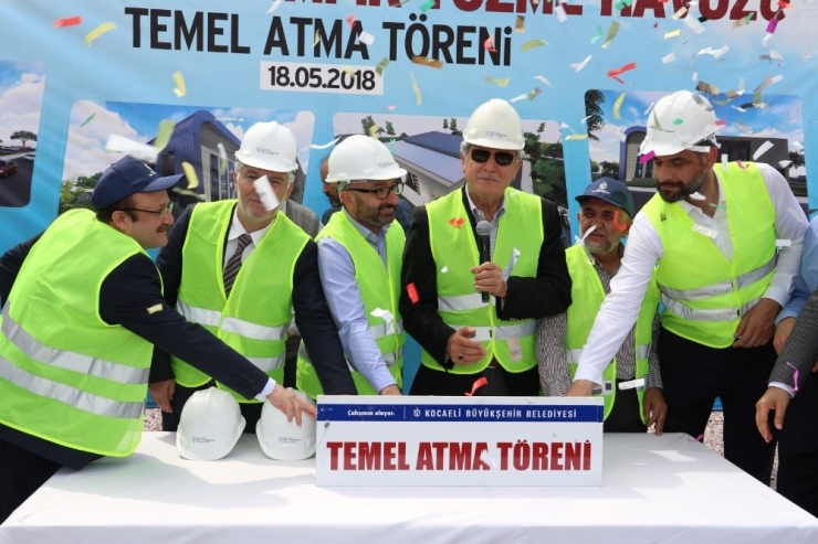 Kartepe Yarı Olimpik Yüzme Havuzu’nun Temeli Atıldı