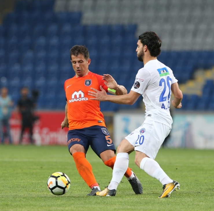Spor Toto Süper Lig: Medipol Başakşehir: 2 - Kasımpaşa: 2 (İlk Yarı)