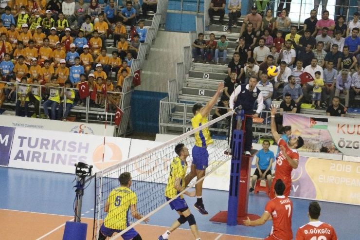 A Milli Erkek Voleybol Takımı, Ukrayna’yı 3-0 Mağlup Etti