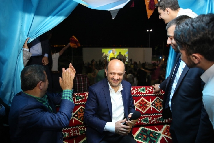 Başbakan Yardımcısı Fikri Işık, Erzurumlular’ın Sevincini Paylaştı