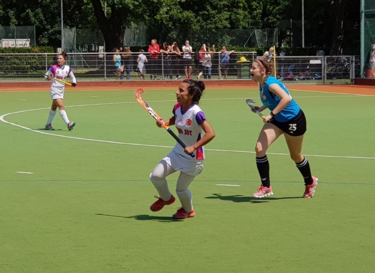 Hokeyin Sultanları Viyana’da Finalde