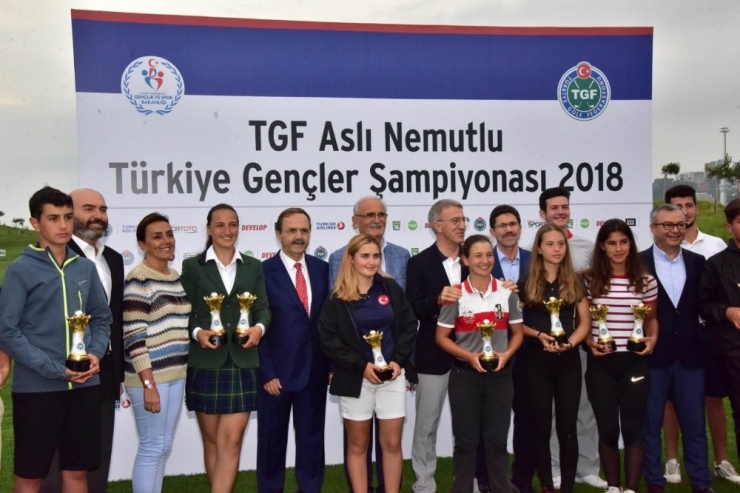 Golf Turnuvası Kazananları Kupalarını Ağaoğlu’nun Elinden Aldı
