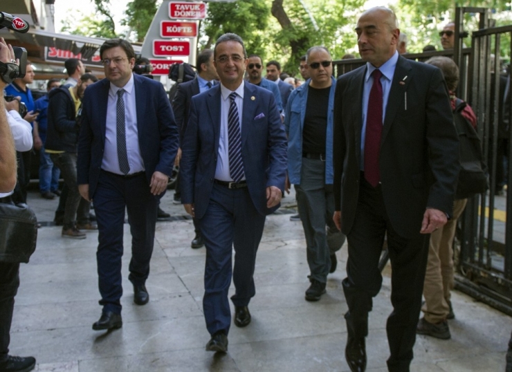 Chp Sözcüsü Bülent Tezcan Ve Beraberindeki Heyet Milletvekili Aday Listelerini Yüksek Seçim Kurulu’na (Ysk) Teslim Etti.