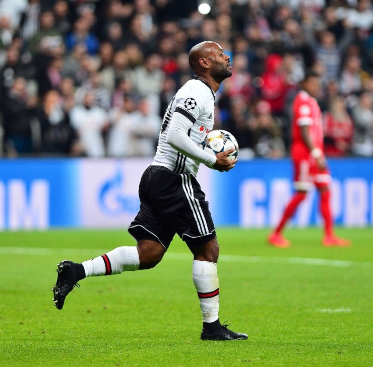 Vagner Love Ve Eto’o’ya Transfer Yaramadı