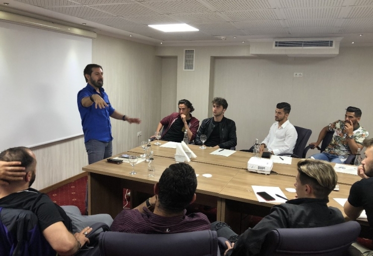 Yusuf Yazıcı: "Saha Dışında Da Gelişmek Zorundayız"