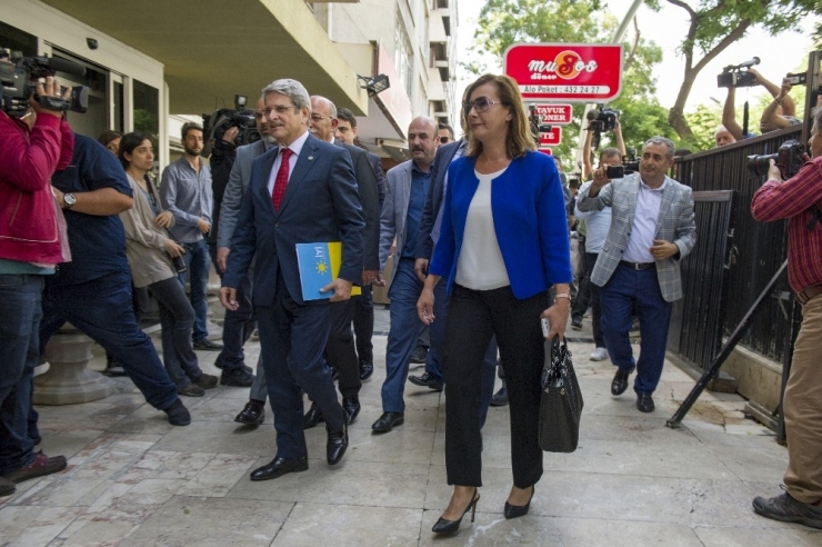 İyi Parti Genel Başkan Yardımcısı İsmail Koncuk Ve Beraberindeki Heyet Milletvekili Aday Listelerini Yüksek Seçim Kurulu’na (Ysk) Teslim Etti.
