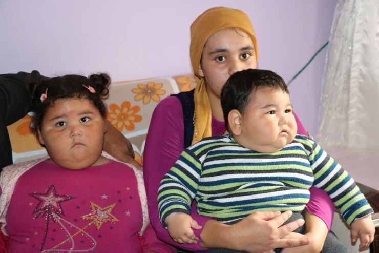 Niğde’de Aşırı Kilo Alan İki Kardeş Yardım Bekliyor