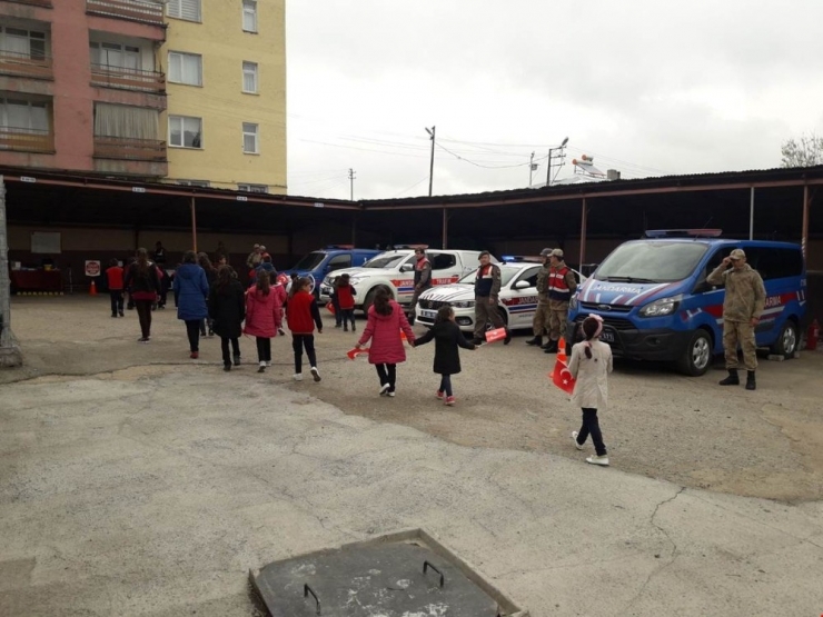 Öğrencilerden Jandarmaya Ziyaret