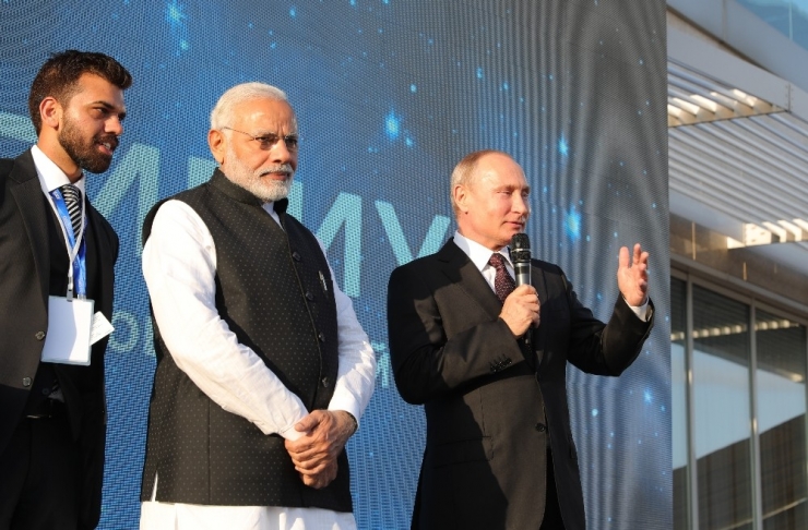Putin Ve Modi Soçi’de Bir Araya Geldi