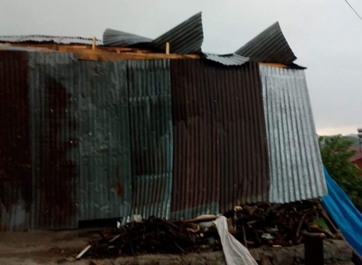 4 Köyde Yağmur,dolu Ve Fırtına Zarara Yol Açtı