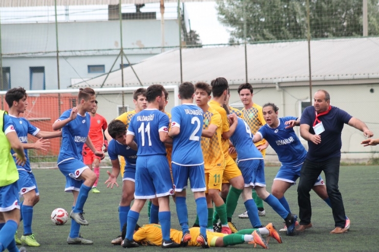 5 Kırmızı Kartın Çıktığı Maçta Yumruklar Konuştu