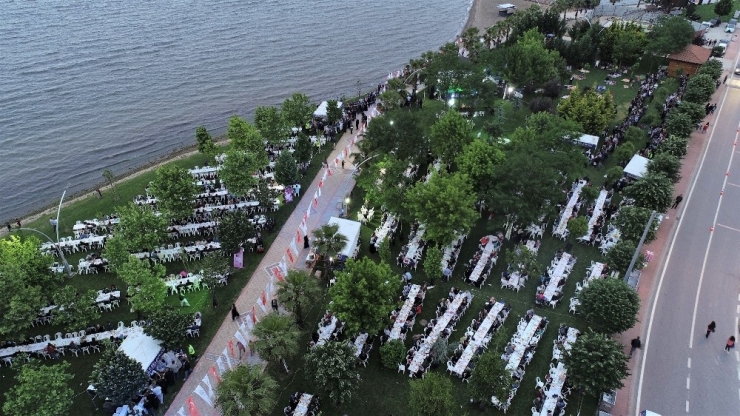 Başiskele’de 5 Bin Kişi İftar Yemeğinde Buluştu