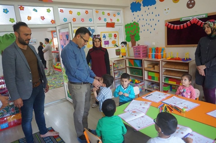 Gercüş’te Miniklere Oyuncak Dağıtıldı