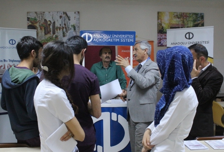 Van’daki Sağlık Çalışanlarına ‘İkinci Üniversite’ İmkanları Anlatıldı