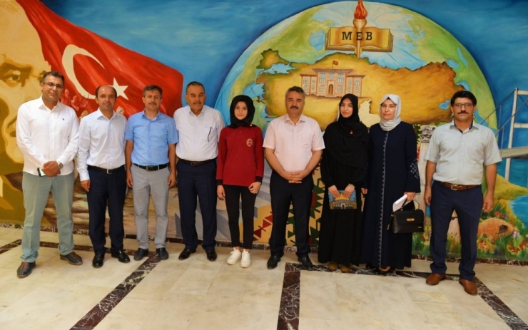 Yarışmada Dereceye Giren Öğrenciler Altınla Ödüllendirildi
