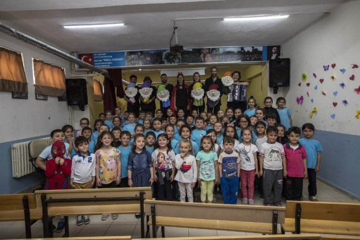 ‘Masal Gezginleri’ Ülkü Mahallesi’nde