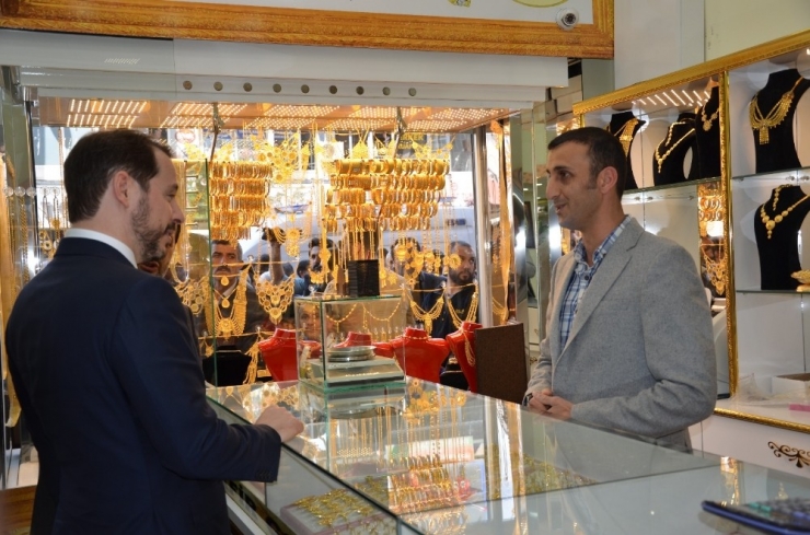 Bakan Albayrak Hakkari’de Esnaf Ziyareti Gerçekleştirdi
