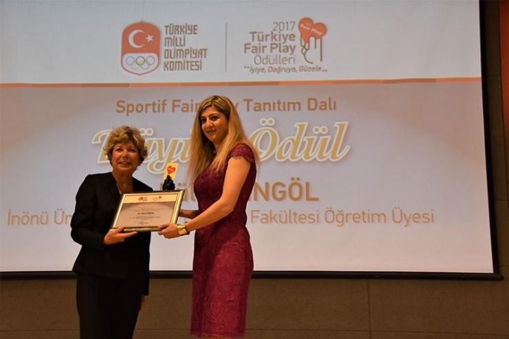 Hülya Berktaş Bingöl’e Olimpiyat Ödülü