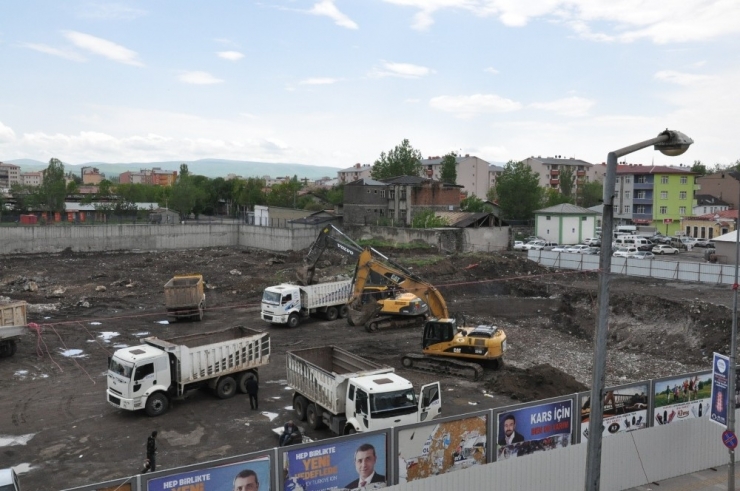 Kars’ta Sultan Alpaslan Külliyesi İnşaatı Hız Kesmeden Devam Ediyor