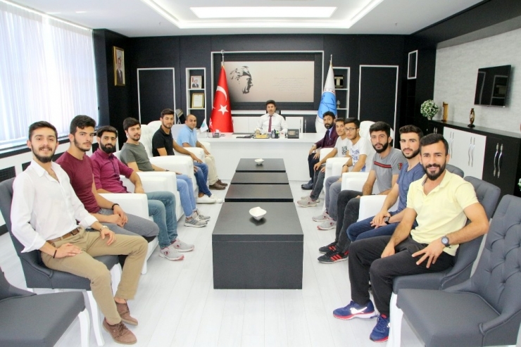 Rektör Karacoşkun Üniversiteli Sporcularla Bir Araya Geldi