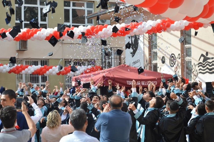 Liseliler 73 Yıl Sonra Kep Attı