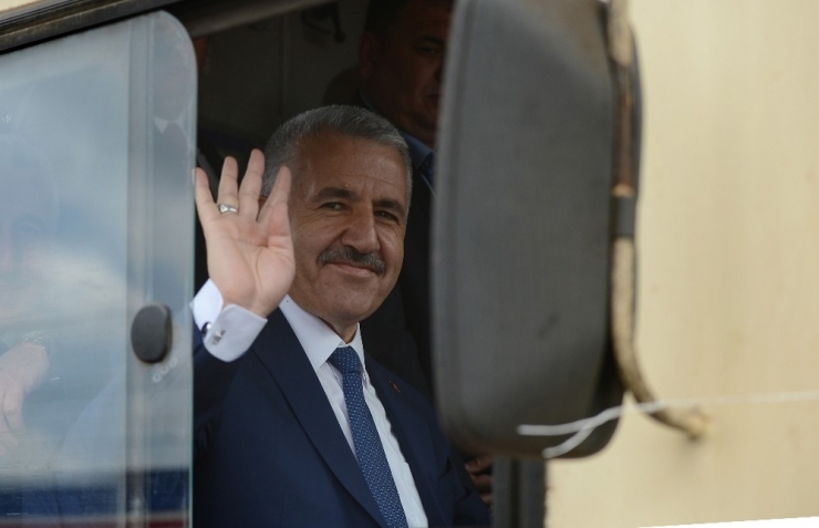 Bakan Arslan’dan Banliyö Hattı Müjdesi
