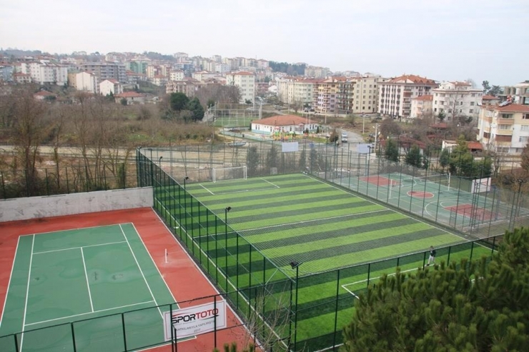 Akçakoca Belediyesi Semt Sahalarının Çevre Düzenlemesi Yaptı