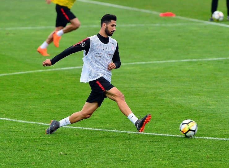Emre Akbaba: "Her Futbolcunun Büyük Takım Hedefi Vardır"