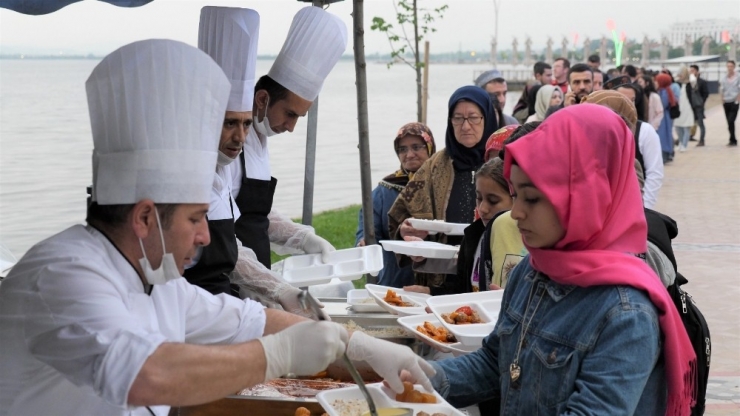 Başiskele’de 3 Günde 15 Bin Kişi İftar Sofrasında Buluştu
