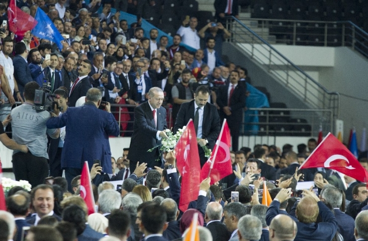 Cumhurbaşkanı Recep Tayyip Erdoğan, "’Vakit Türkiye Vakti’ Diyerek Yola Çıkıyoruz. 24 Haziran’da Cumhurbaşkanlığı Seçimini Yüzde 50’nin Çok Üzerinde Bir Oyla Kazanmayı Hedefliyoruz. Aynı Şekilde Milletimizin En Az Yarısının