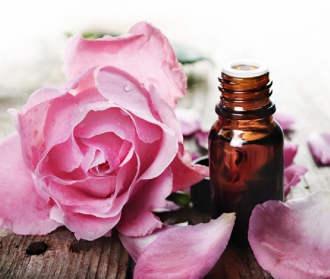 Gül Suyunun Cilde Faydaları