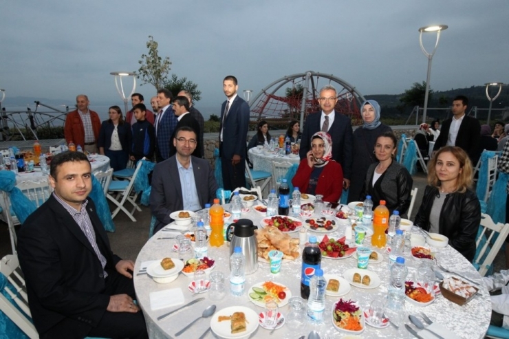 İstasyon Mahallesi İftarda Bir Araya Geldi