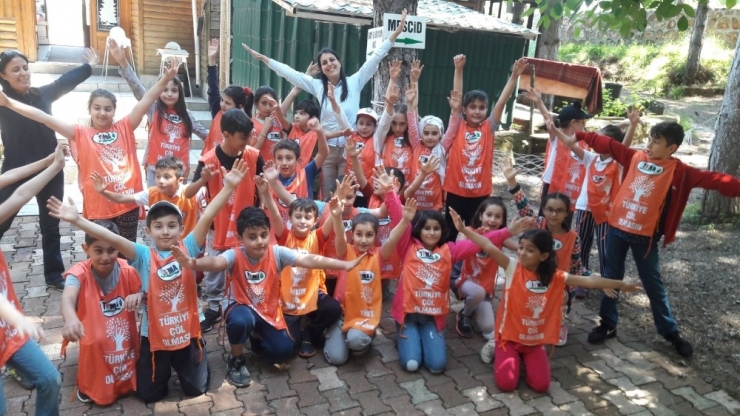 Kartepeli Çevreci Öğrencilere Mezuniyet Hediyesi