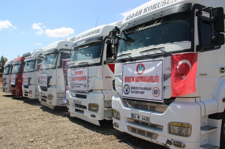 Afrin’e 6 Tır İnsani Yardım Malzemesi