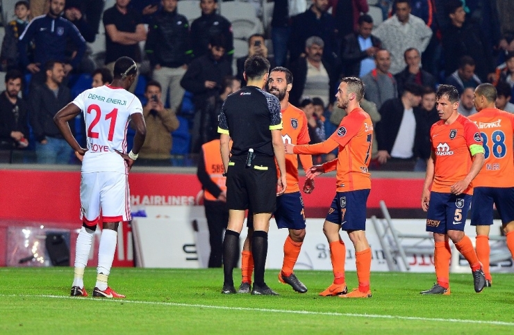 Arda Turan’ın Cezası 10 Maça İndirildi