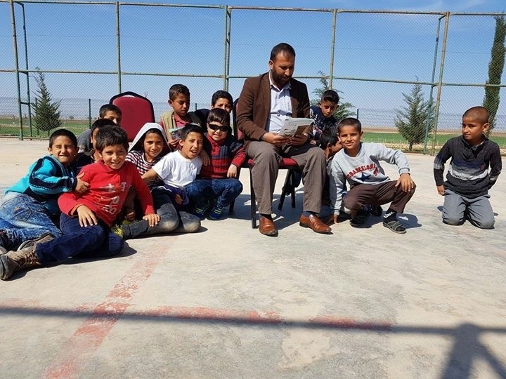 Veliler Okulda Öğrencilere Hikaye Okuyor