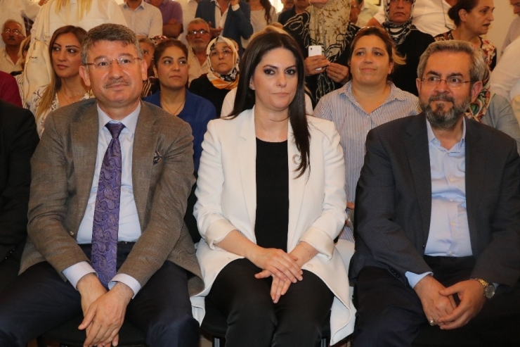 Bakan Sarıeroğlu, Topuklu Ayakkabıdan Vazgeçiyor