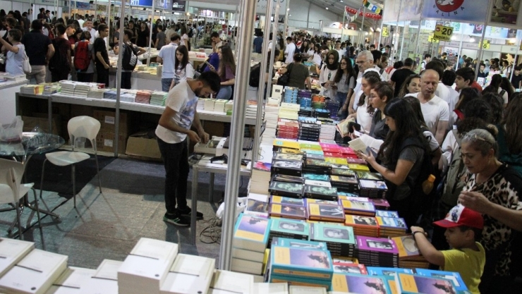 Aydın’da Kitap İzdihamı