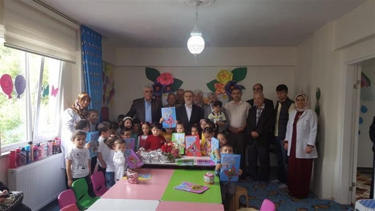 4-6 Yaş Kur’an Kursu Öğrencilerinin Karne Sevinci