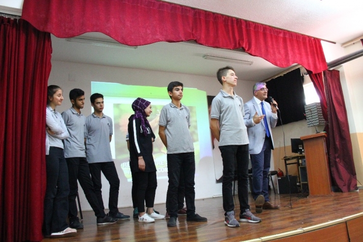 Üniversite Adaylarına Sınav Öncesinde Motivasyon Semineri