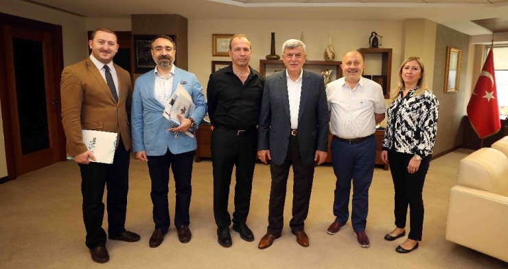 Başkan Karaosmanoğlu, Kandıra Lisesi Mezunlar Derneği’ni Ağırladı