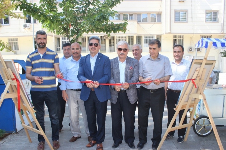 Lise Öğrencisinden Resim Sergisi