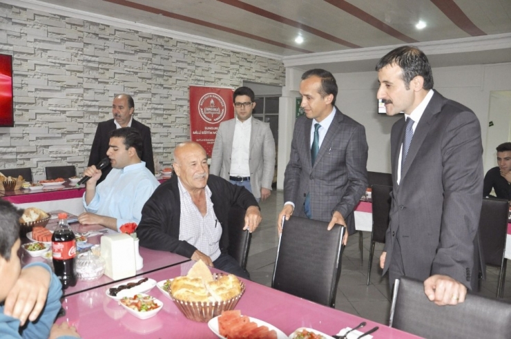 Öksüz Ve Yetim Öğrencilere İftar Yemeği