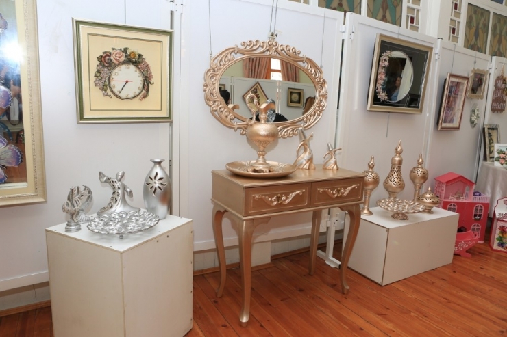 Kadınlara Özel El Sanatları Sergisi Açıldı